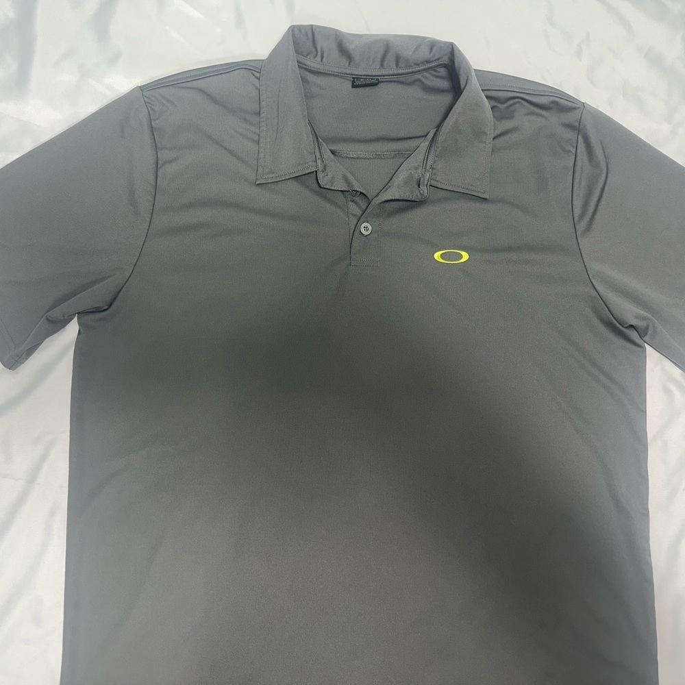Oakley Men's Polo Shirt in Gray with Yellow Logo - Picture 3 of 11